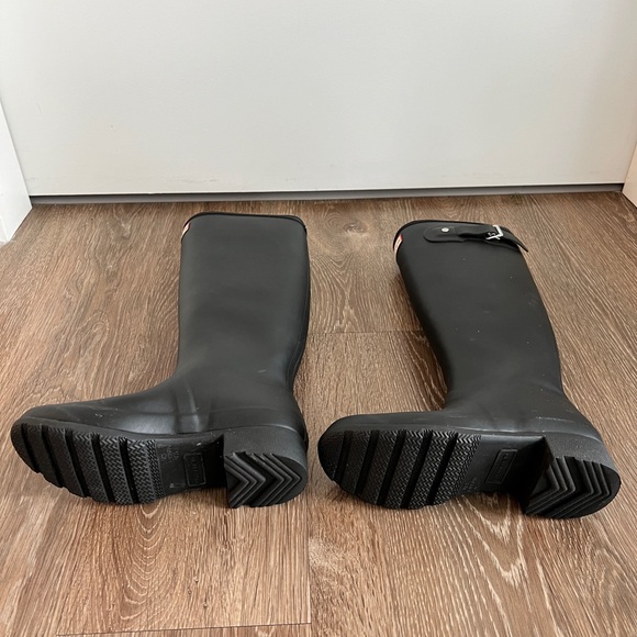 Hunter Women’s Original Tall Rain Boots in size 5 black - Picture 3 of 4
